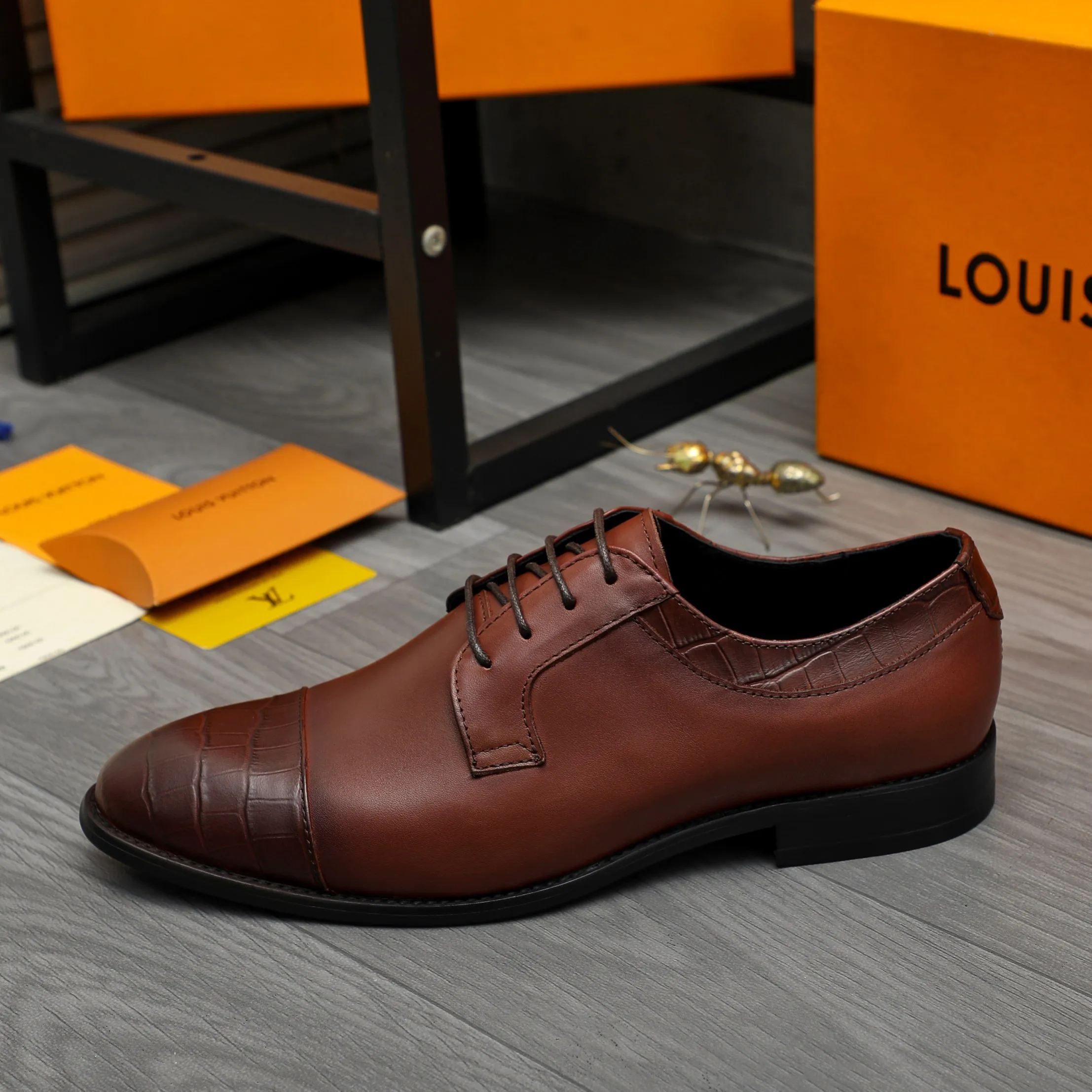Men's men's shoes💰p460 Product trademark: LV (Louis Vuitton) business lace-up leather shoes True size: 39-44 Product material: Selected color rubbed cowhide stitched with stone pattern cowhide upper, cowhide lining, original rubber outsole